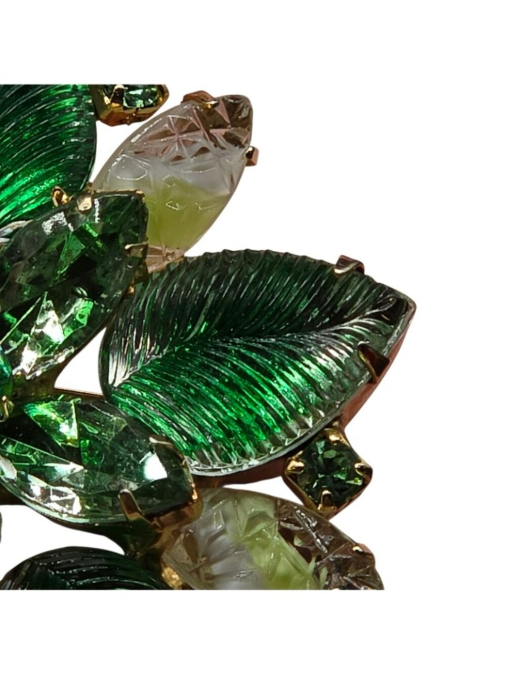 Molded Glass Flower Brooch Green Stones Gold-Tone Base 2" Diameter Vintage - Picture 4 of 6